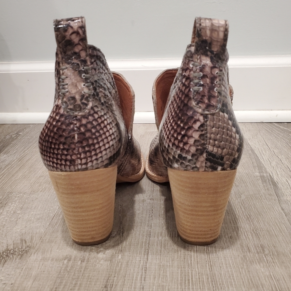 NEW Jeffrey Campbell Rosalee Snakeskin Ankle Boots - Picture 4 of 5